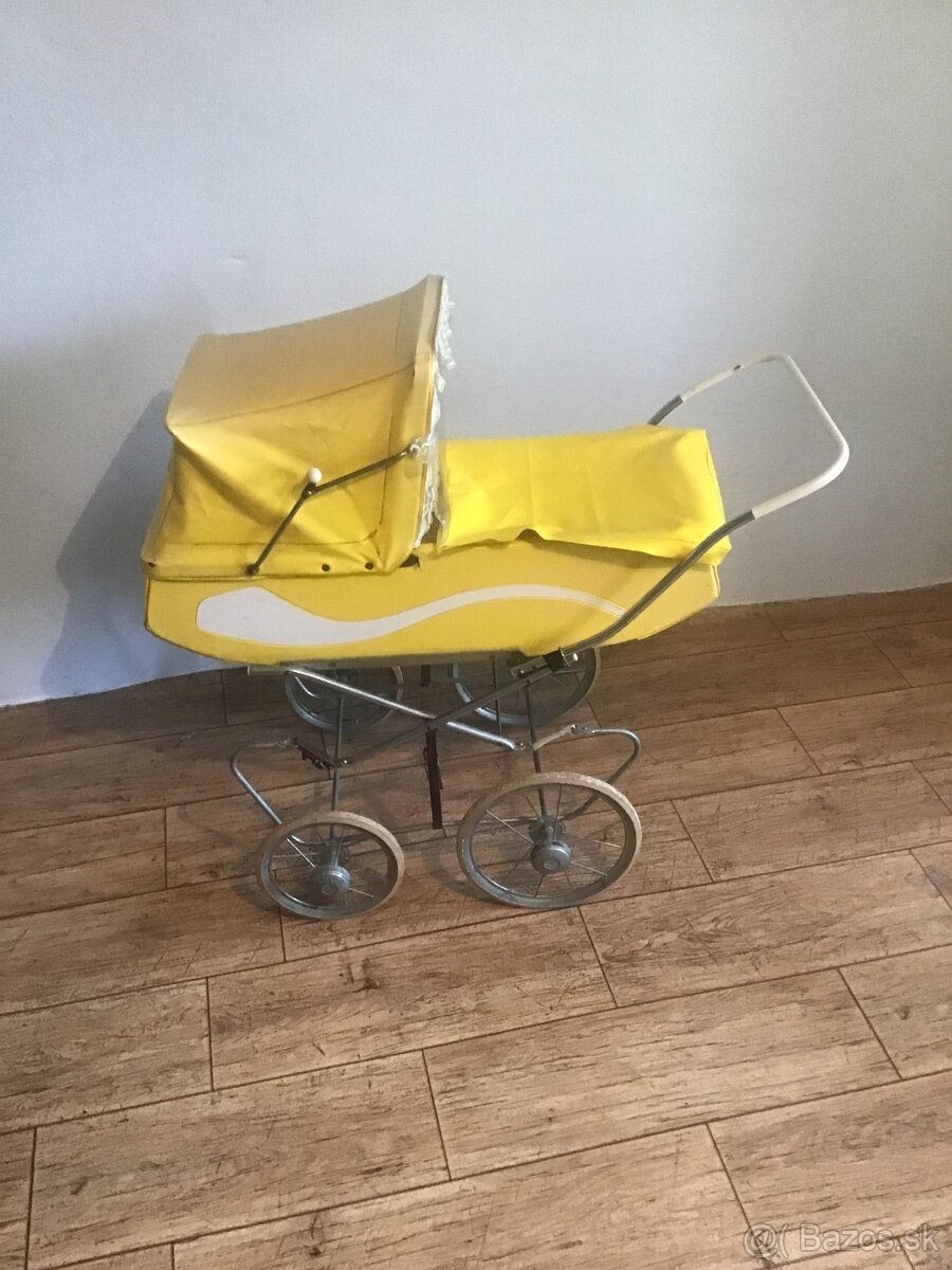 STARý žLTý KOčíK PRE BáBIKY - 3