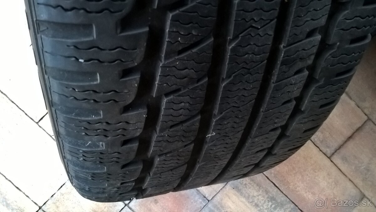 2 ks ZIMNÉ 245/40 R17 95V XL KUMHO cca 7-8 mm LEN 35,-€/kus - 3