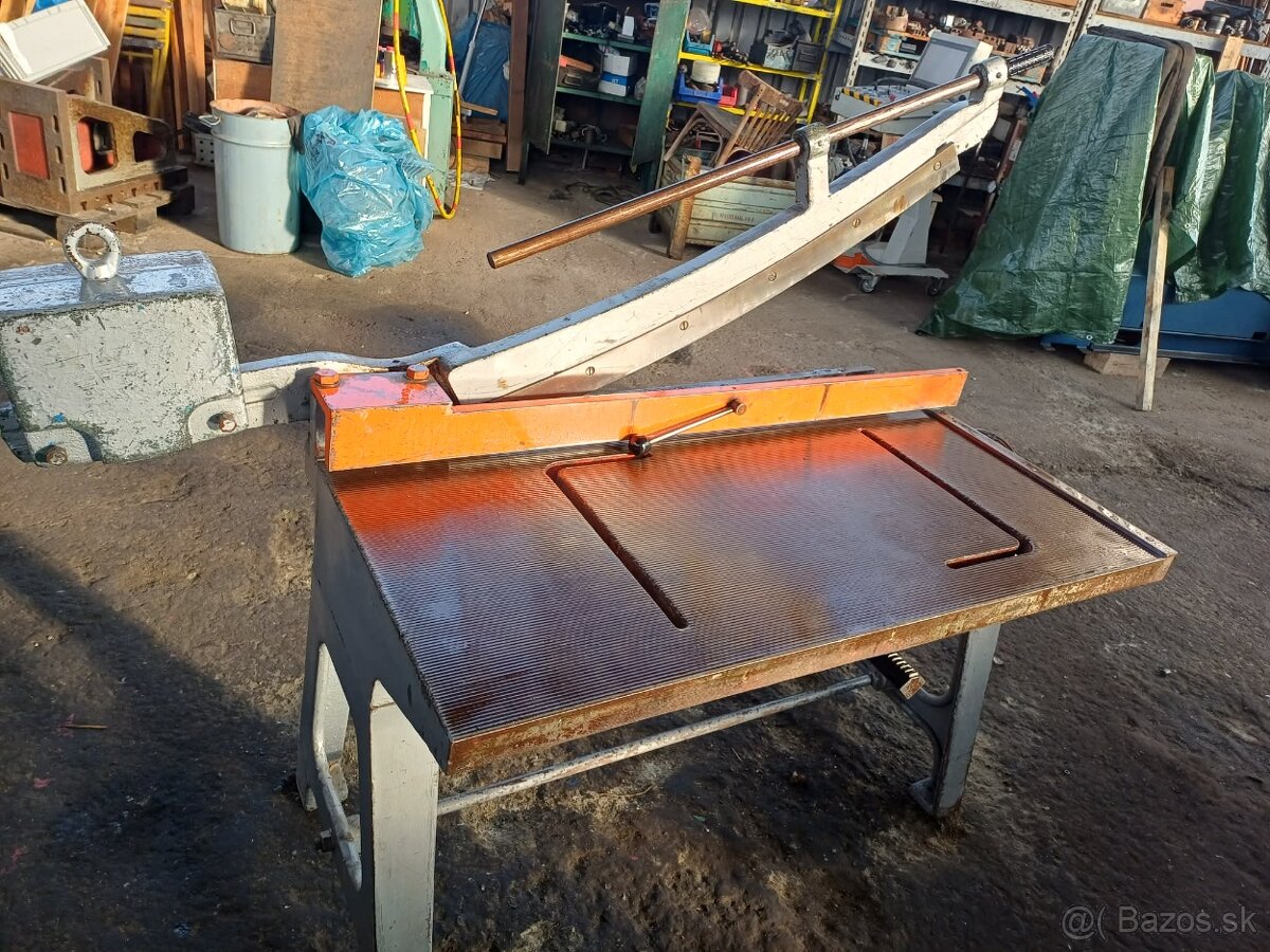 Tabulové nůžky NTP 1000/2 - 3