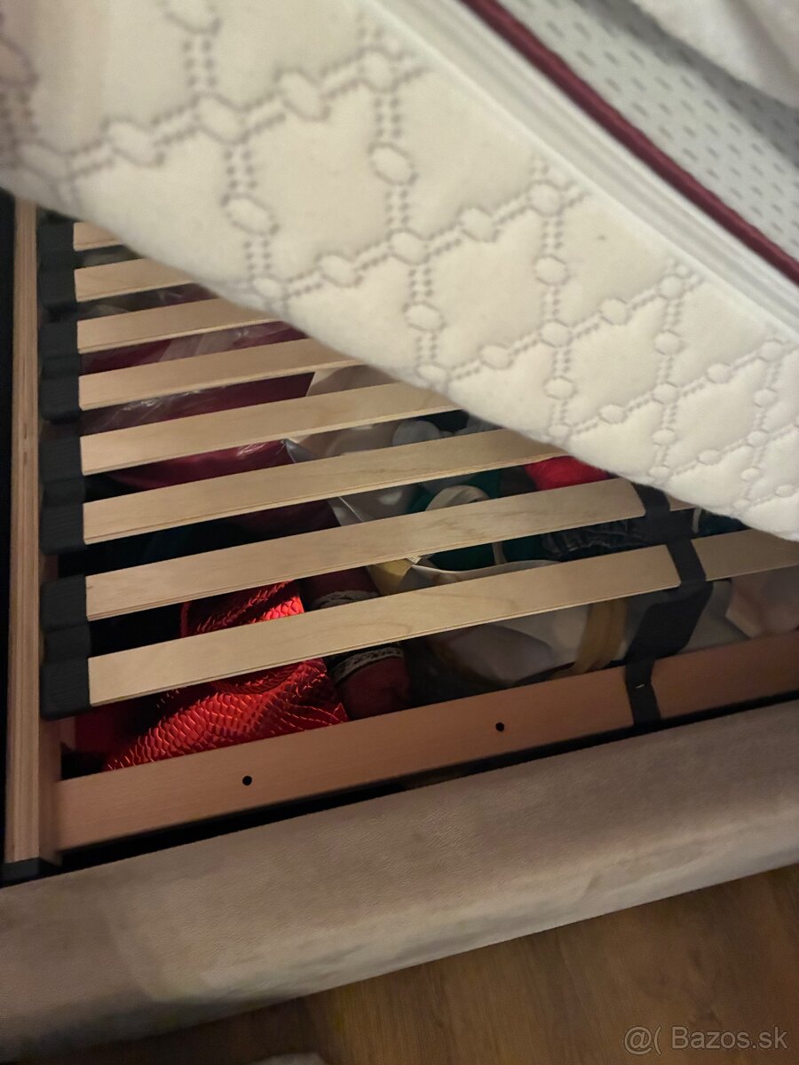 Veľká manželská postel - 3