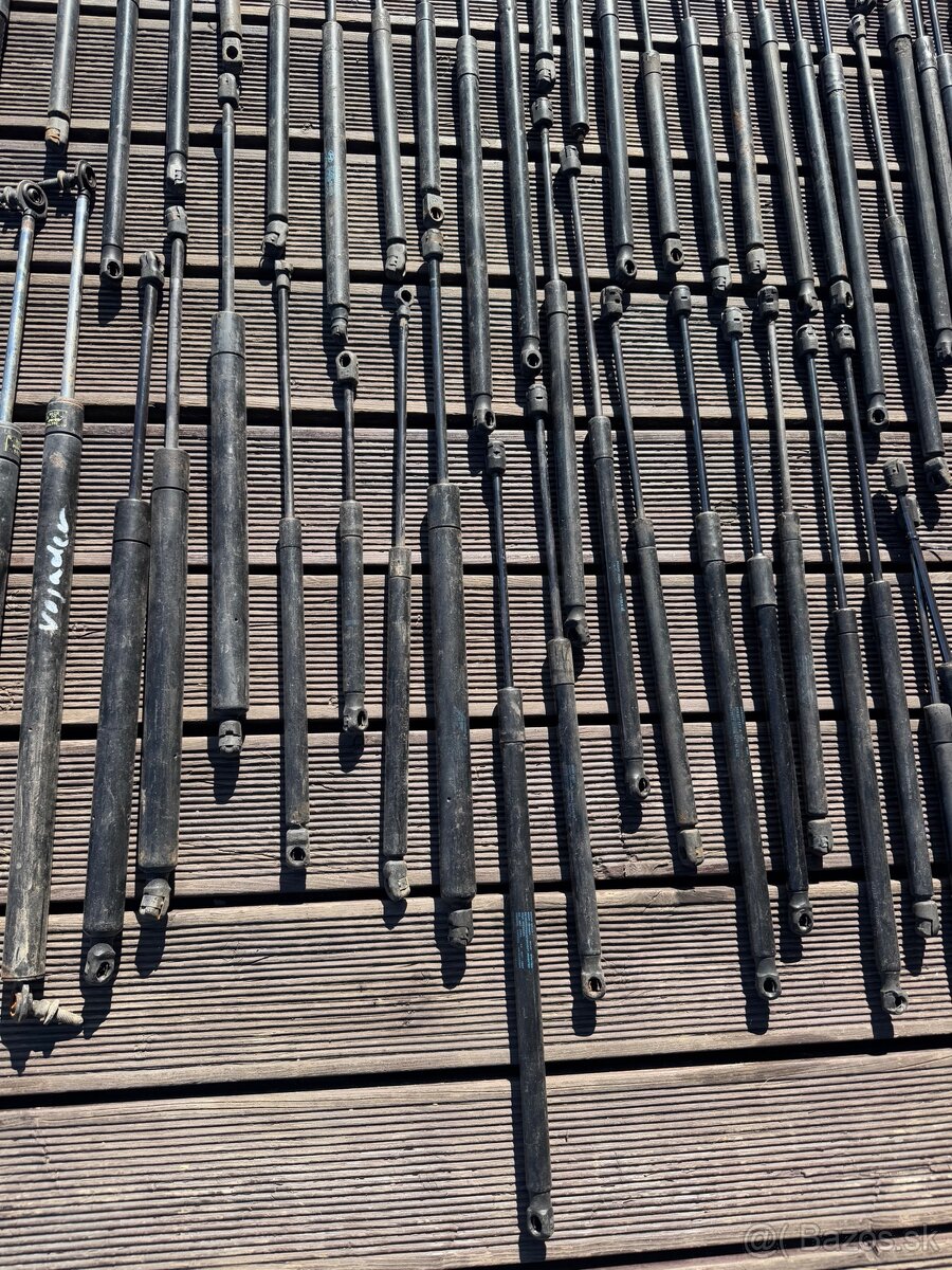 Podpery , vzpery kufra - 3