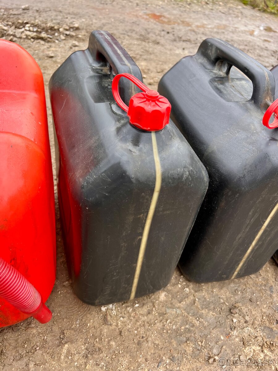 Kvalitné plastové kanistre na naftu 20l - 6ks - 3