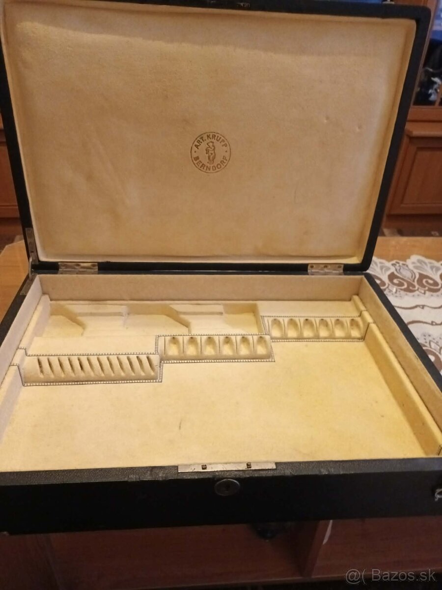 Predám starožitny kufrík - 3