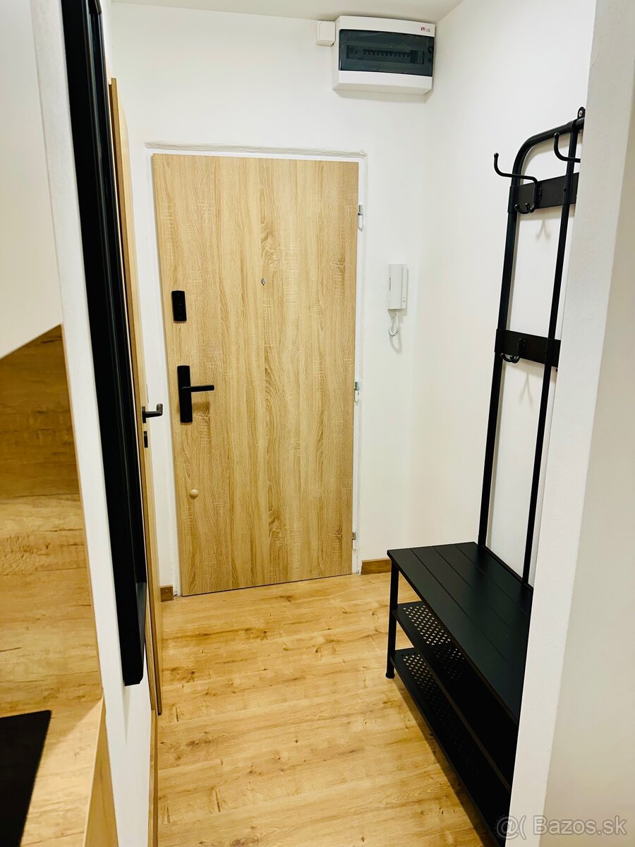 Garsónka v Štúrove - 3