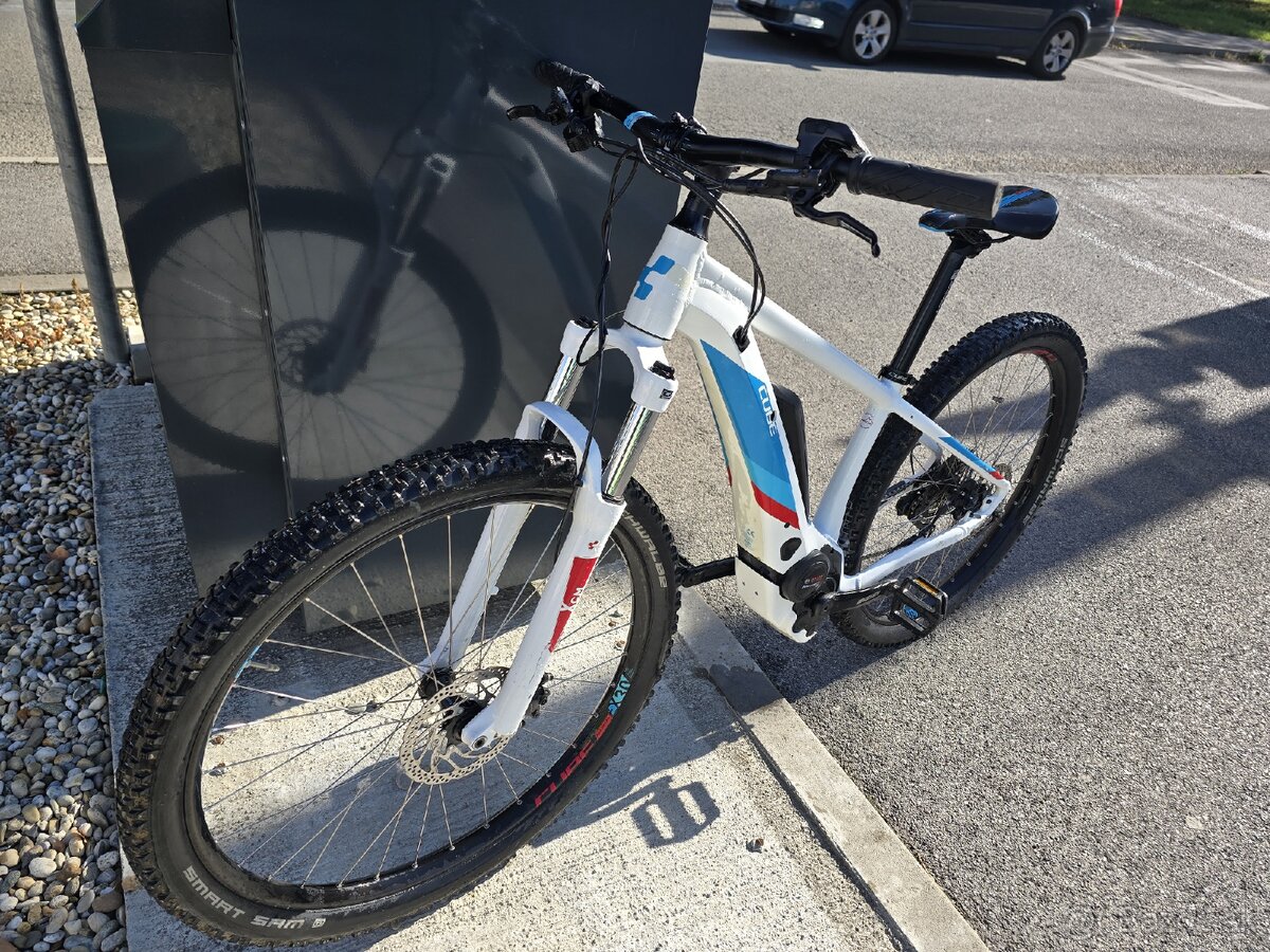 Elektro bicykel Cube Access Hybrid Pro 500 white - 3