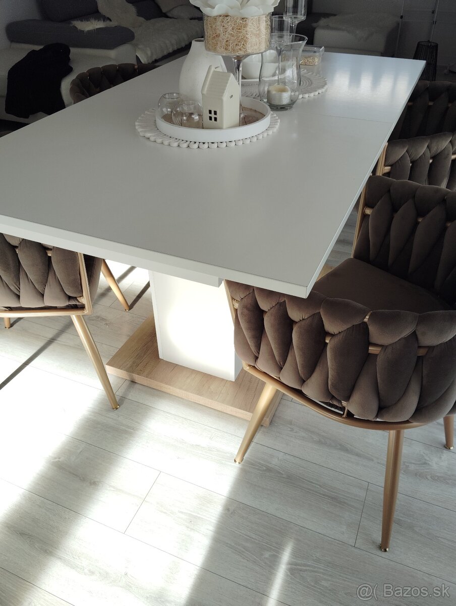 Predám roztahovaci jedálenský stôl - 3