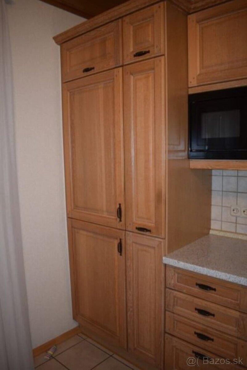 Venkovská kuchyně světlý dub masiv se spotřebiči,5567 - 3