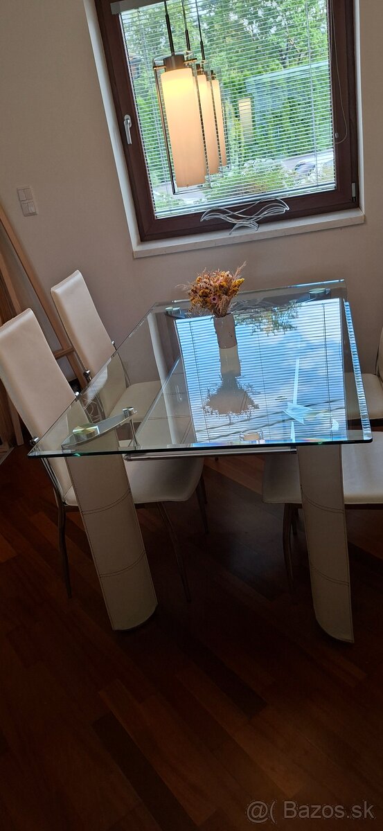 Jedalensky stôl so stoličkami - 3