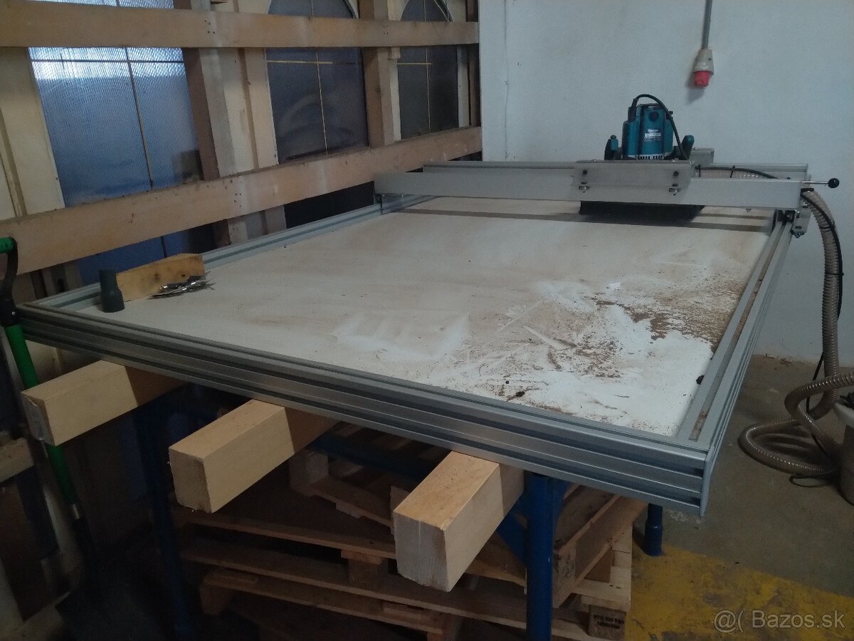 Predám zrovnávací frézovací stôl - 3