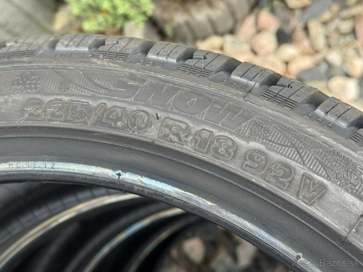 225/40 R18 - 3