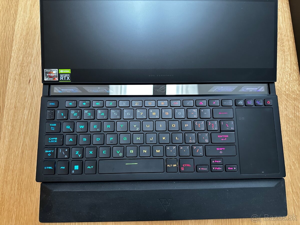 Asus ROG Zephyrus DUO16 GX650RX - 3