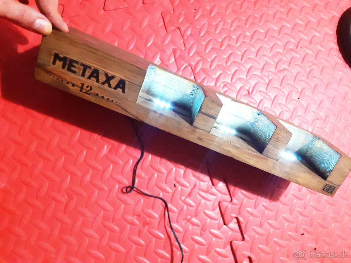 METAXA podsvieteny stojan - 3