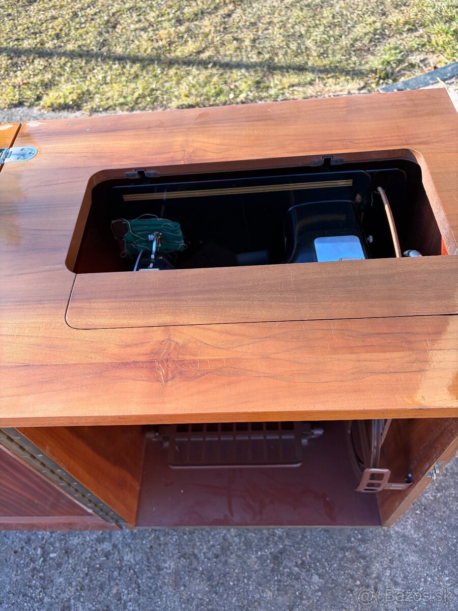 Šijací stroj skriňový - 3