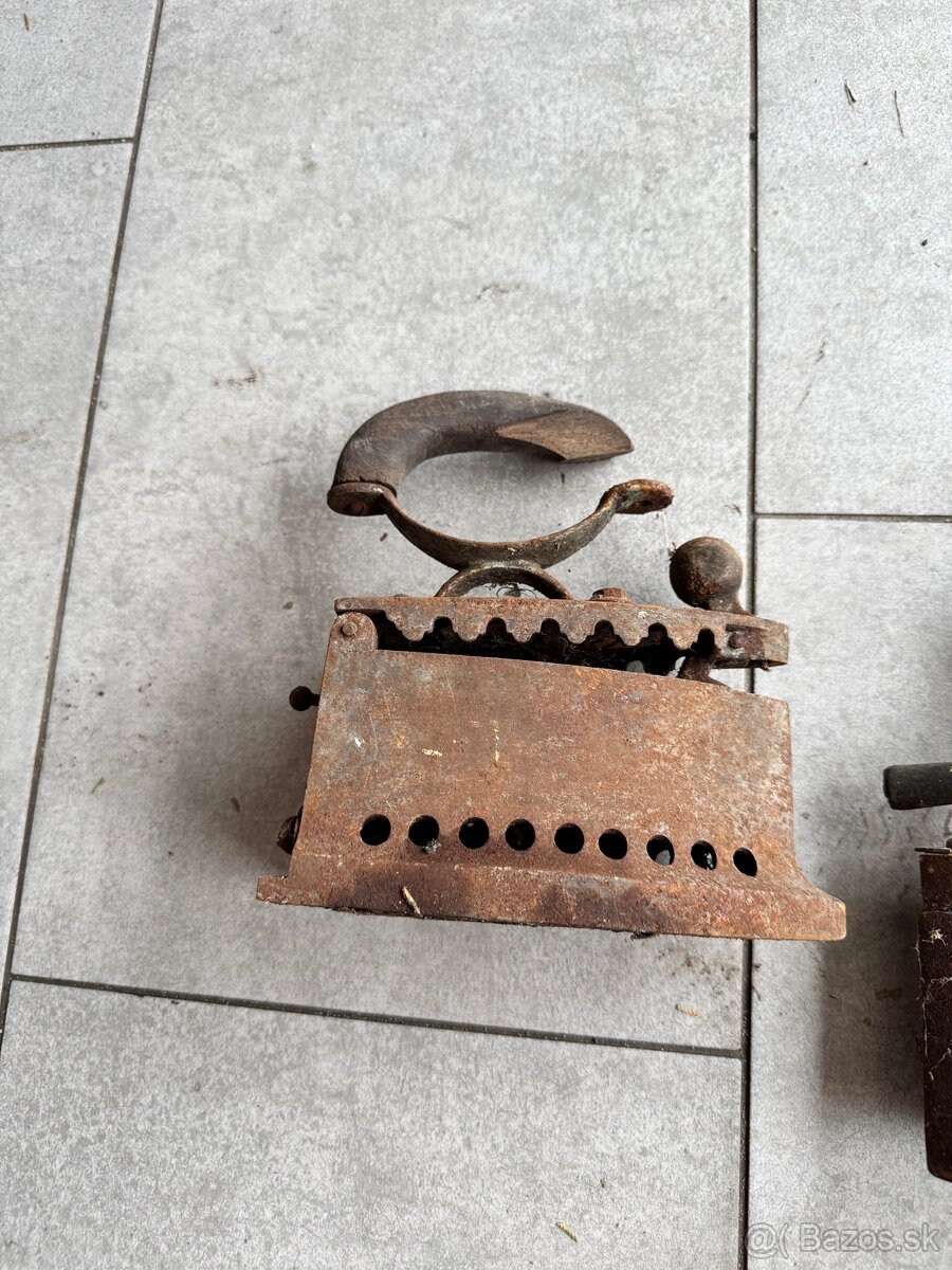 Žehlička na uhlie - 3