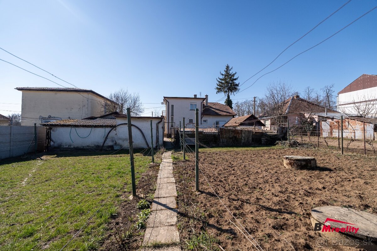 Na predaj priestranný rodinný dom v obci Lok s veľkým pozemk - 3