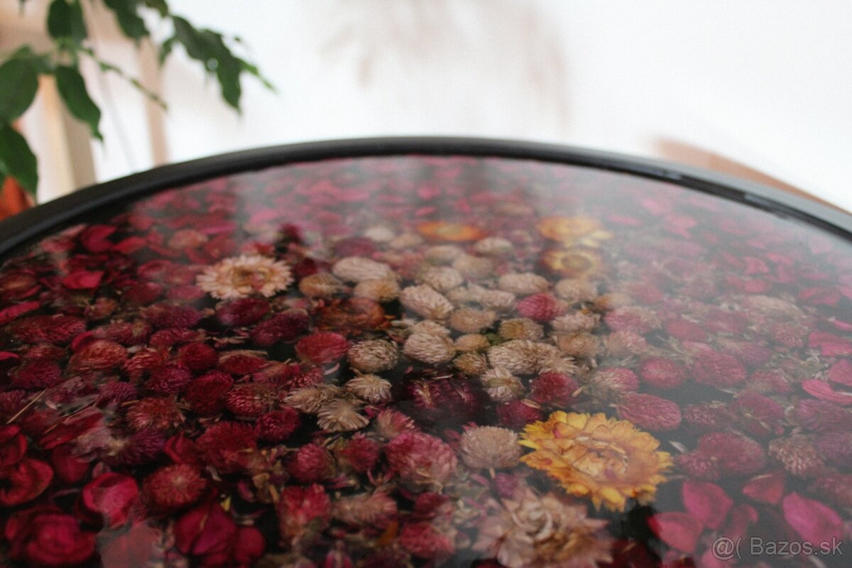 Malý stolík zo živice, ručná výroba - 3