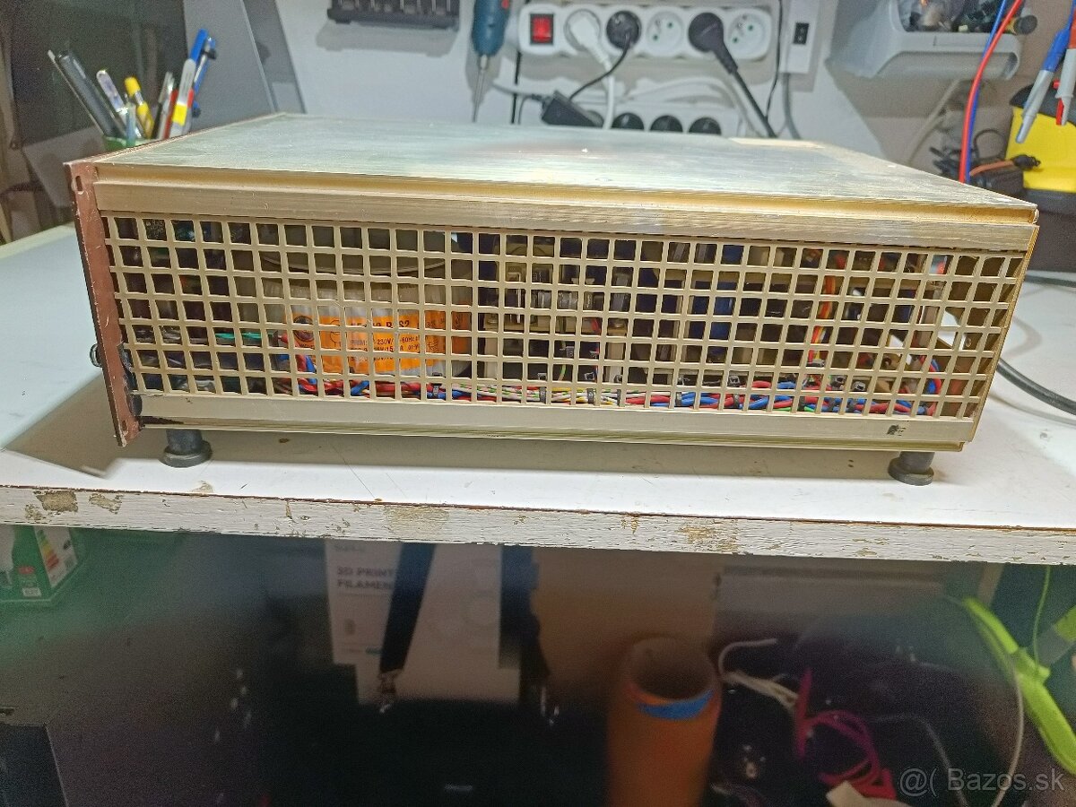 Laboratórny zdroj 2x 0-30V, 4A - 3