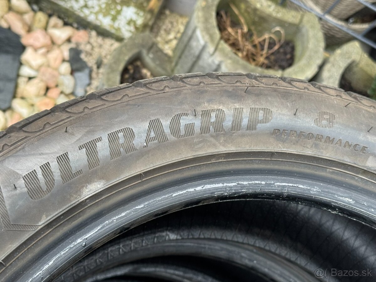 245/45 R18 - 3