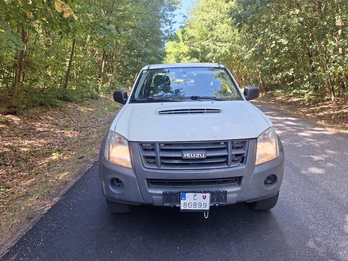 ISUZU D MAX 2,5 TD 4X4 100KW ŤAŽNÉ 3000 KG