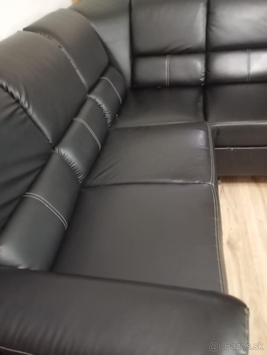 Čierny kožený gauč - 3