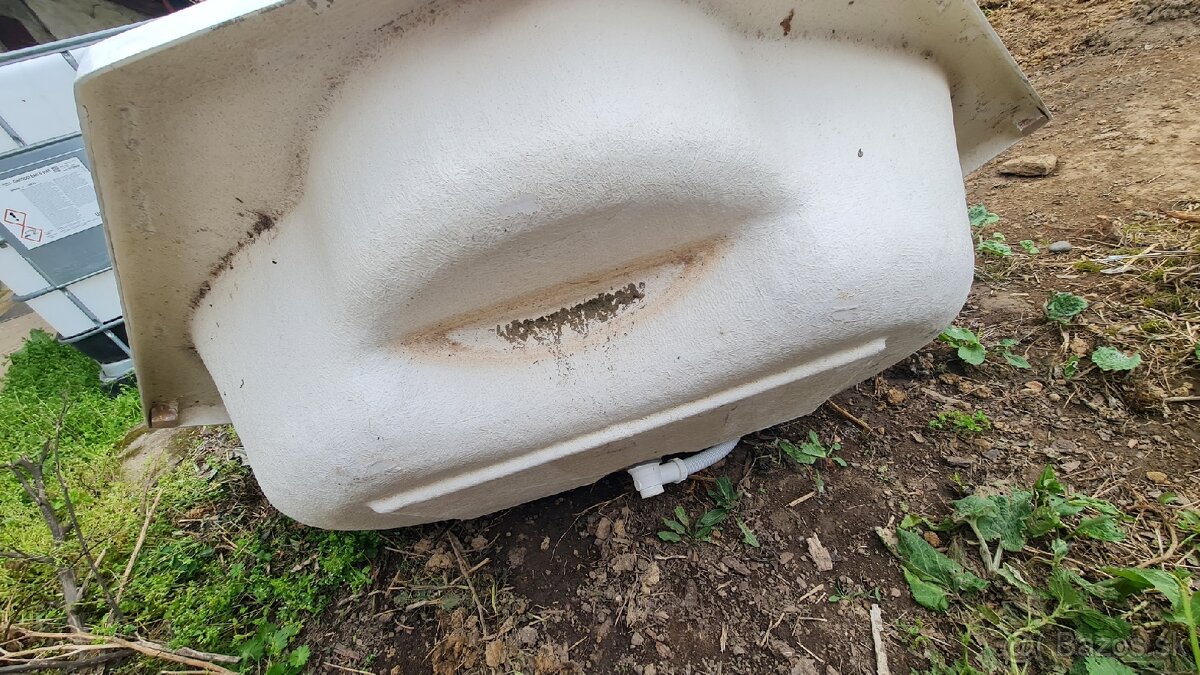 Predám rohovú vaňu 140x140cm - 3