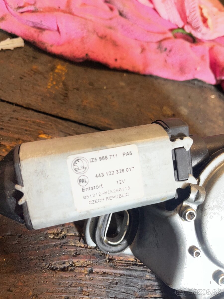 Motorcek zadneho stieraca octavia 2 - 3