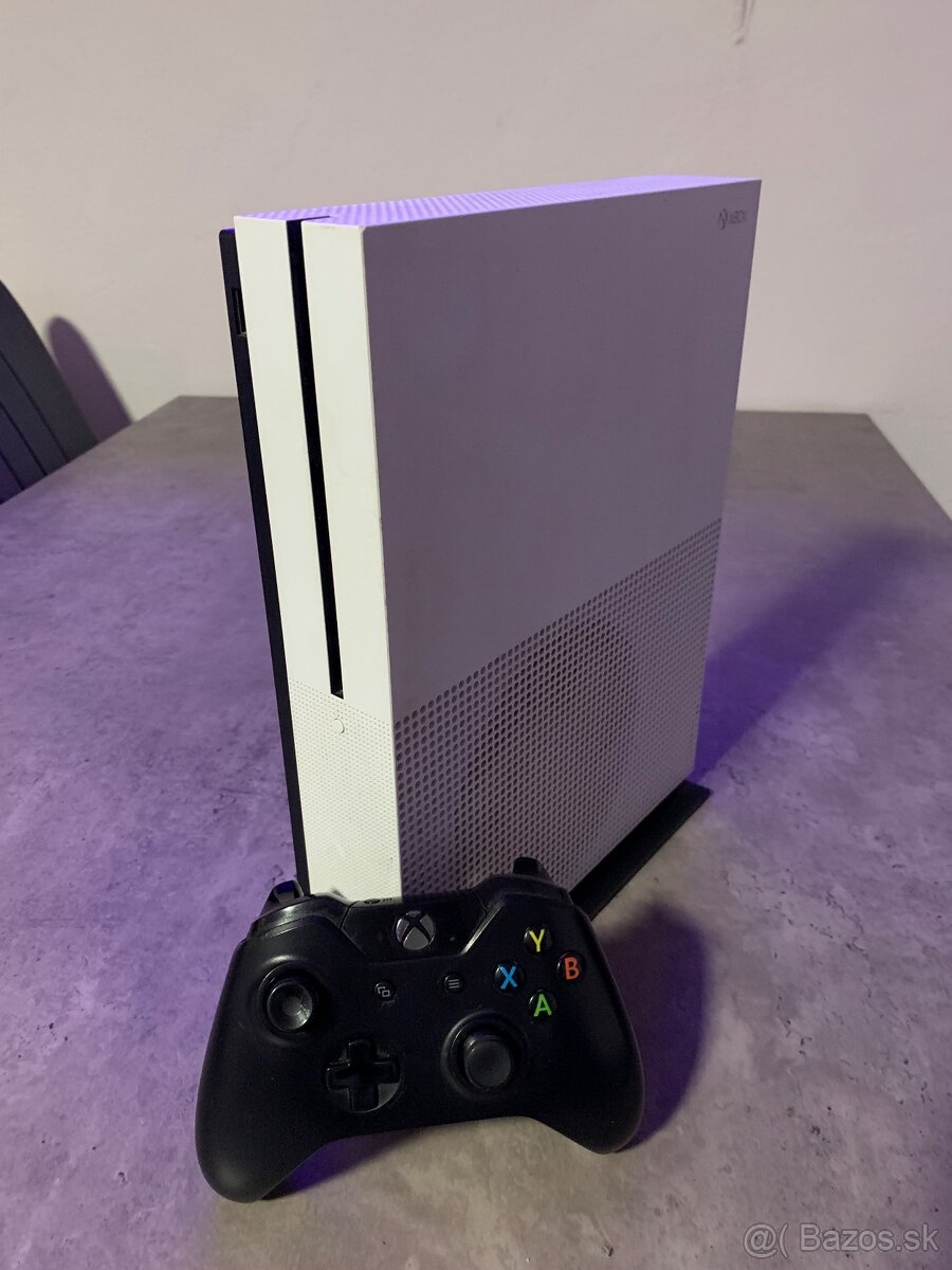 Xbox One S - 3