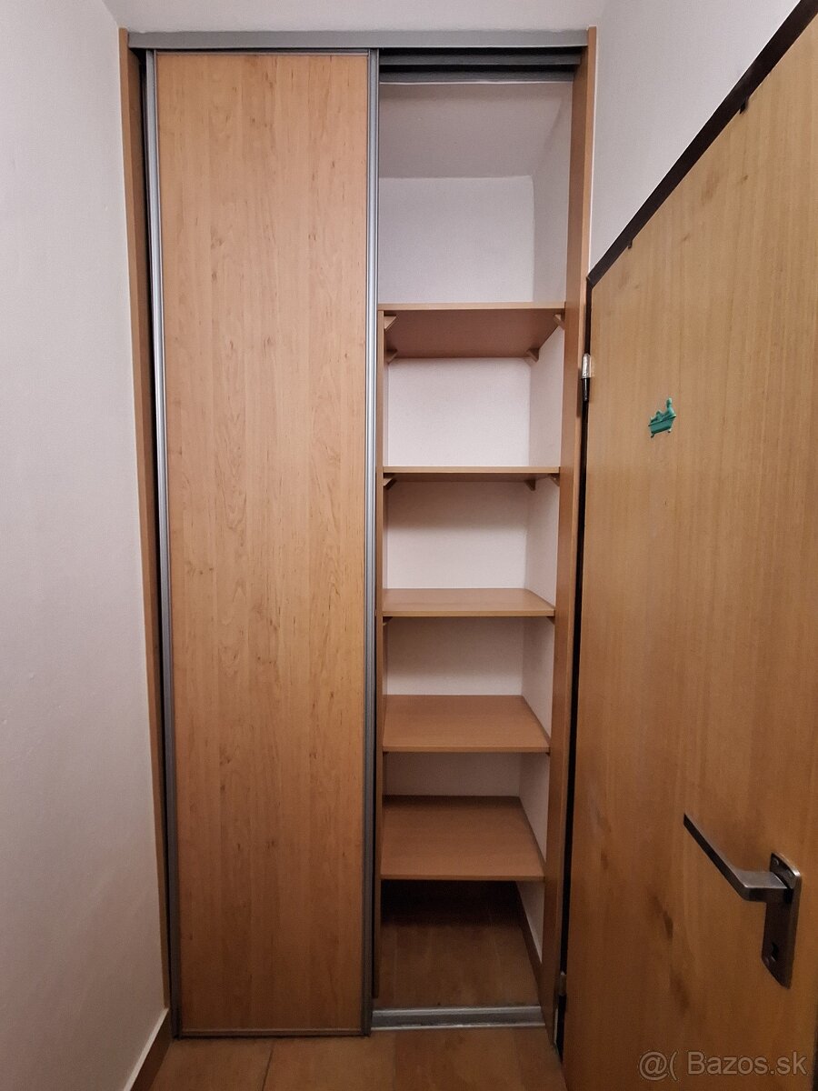 Rolldoor dvere s poličkami - 3