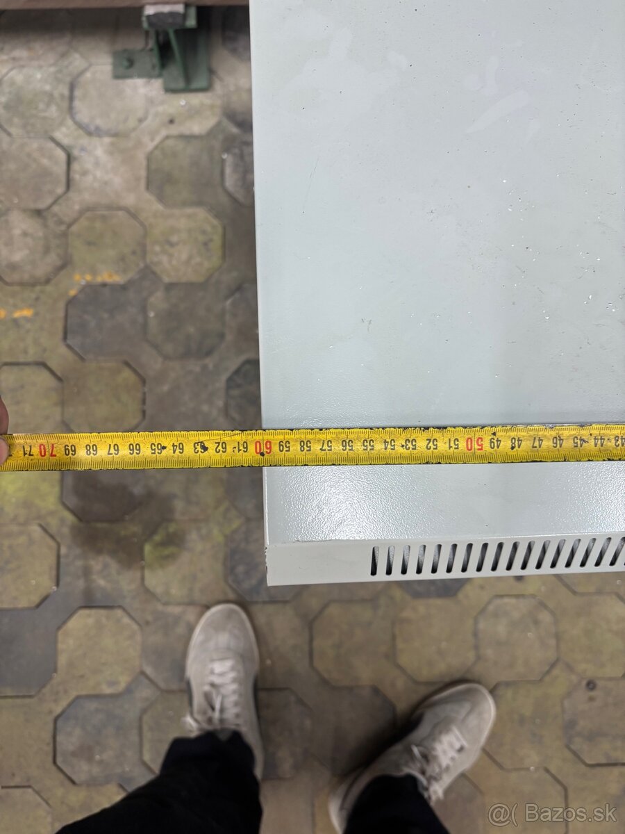Predám málo požitú rack 15U skrynu - 3