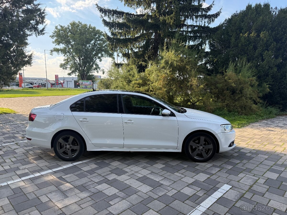 Volkswagen Jetta 1.6 TDI (2011) 🚗✨ - 3