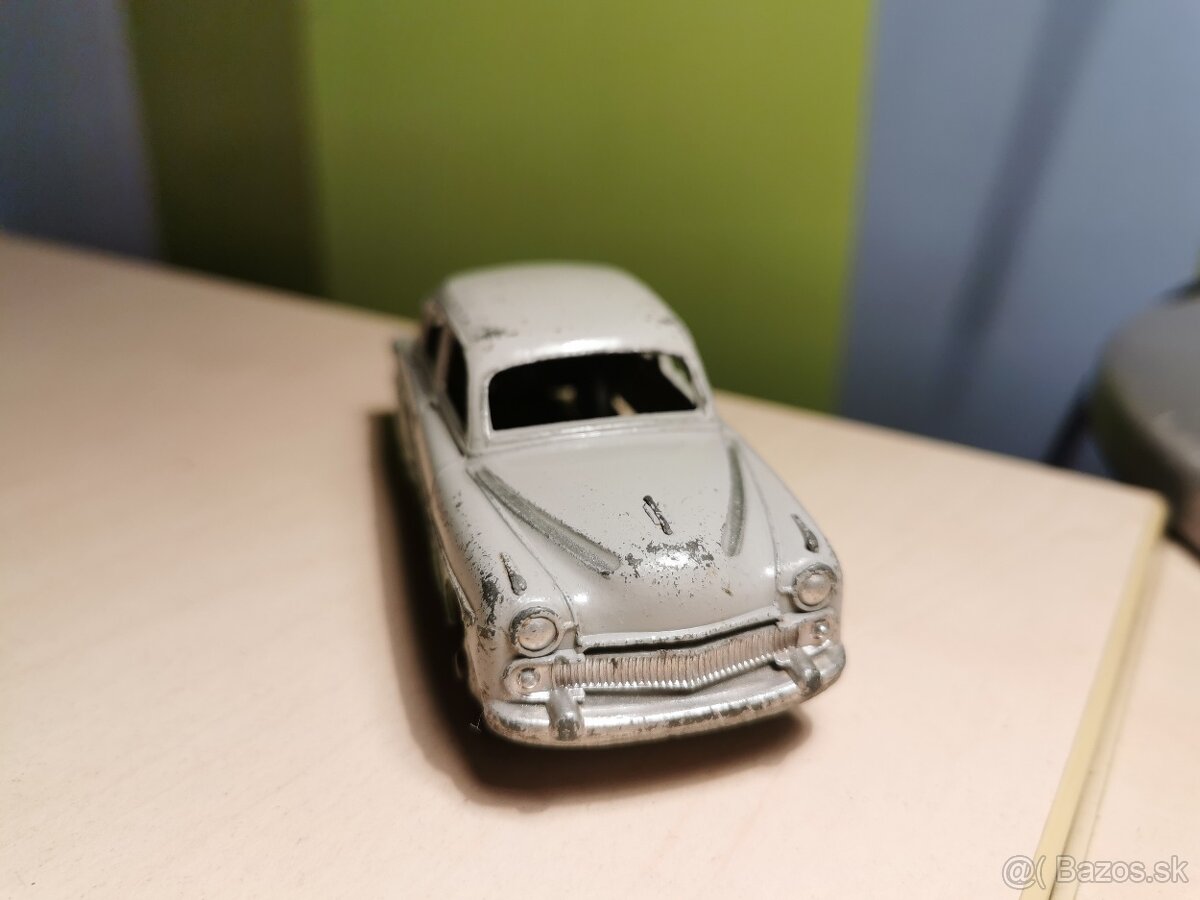Dinky toys Vauxhall Cresta - 3