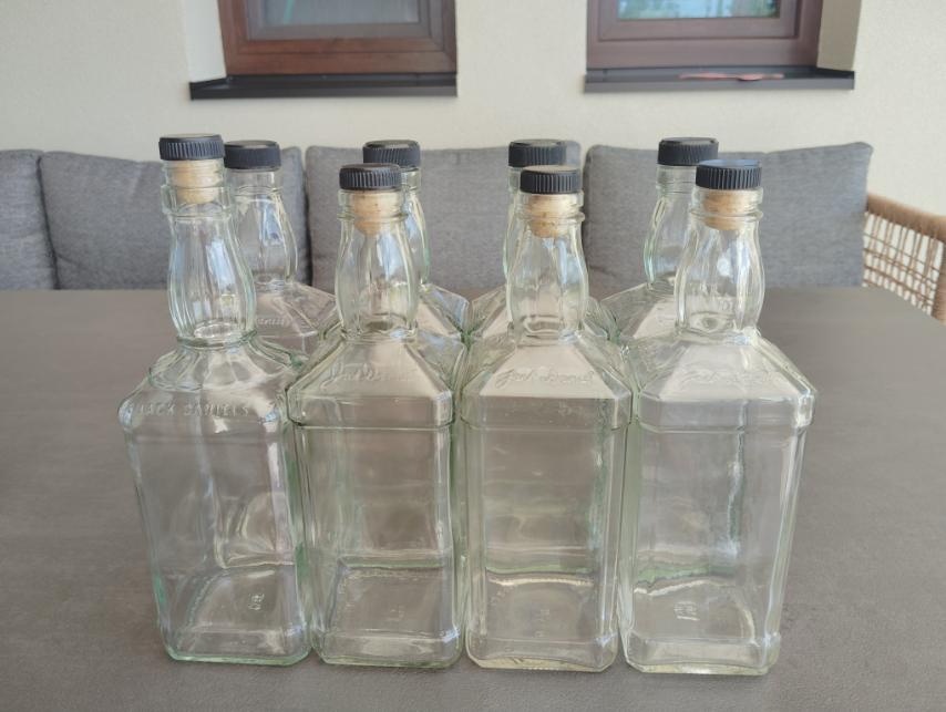 Prázdne fľaše - fľašky z alkoholu - 3