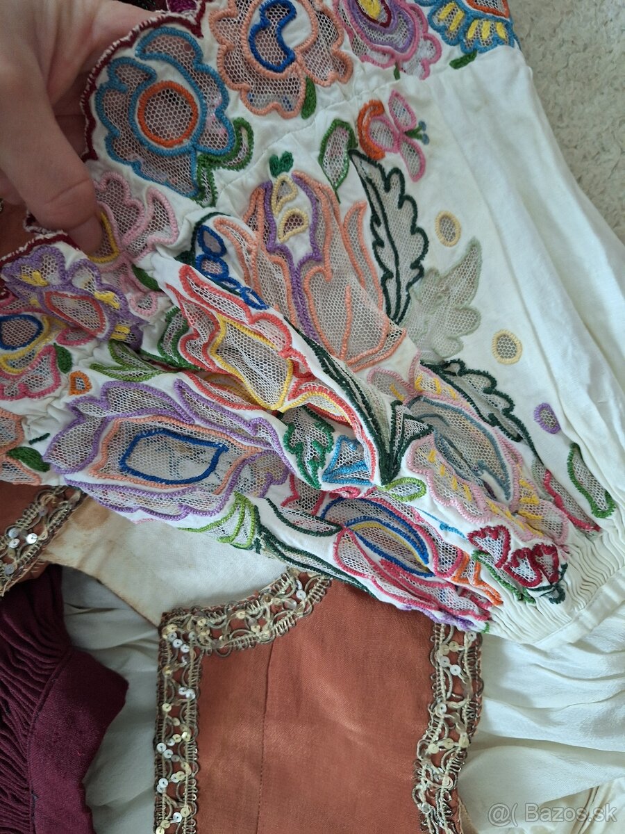 Detsky rucne vysivany kroj Zvolenska slatina - 3