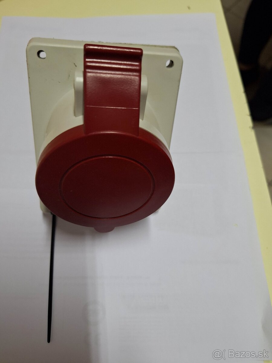 Predám funkčné zásuvky a vidlice 4P,5P, 380-415 - 3