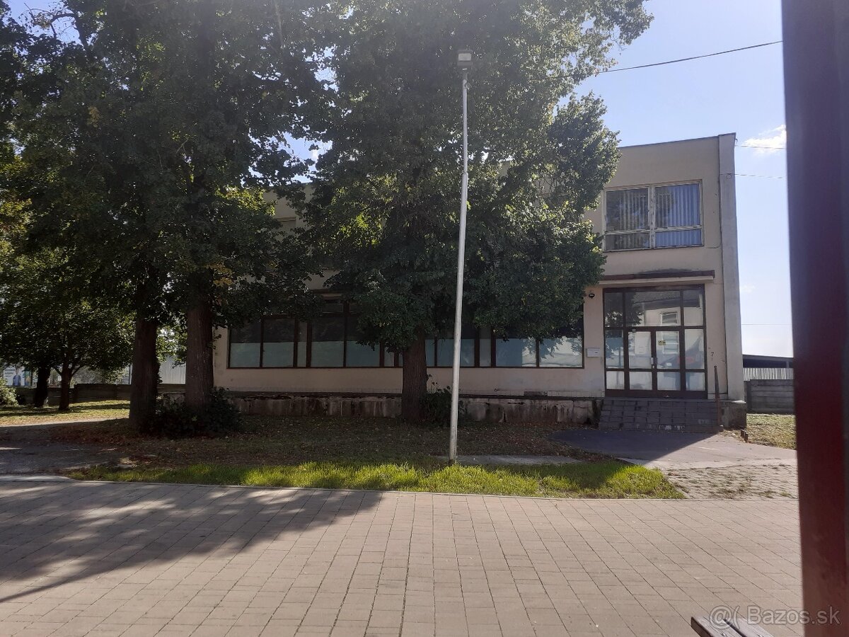 Priemyselná budova v Partizánskom - 3