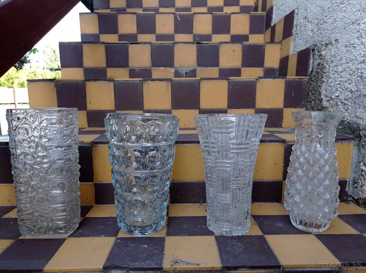 Výber československých váz z lisovaného skla - 3