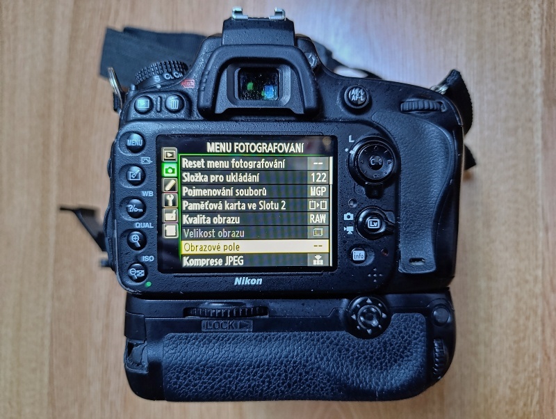 Nikon D600 + Nikon 50mm f/1.8D + battery grip Meike - 3