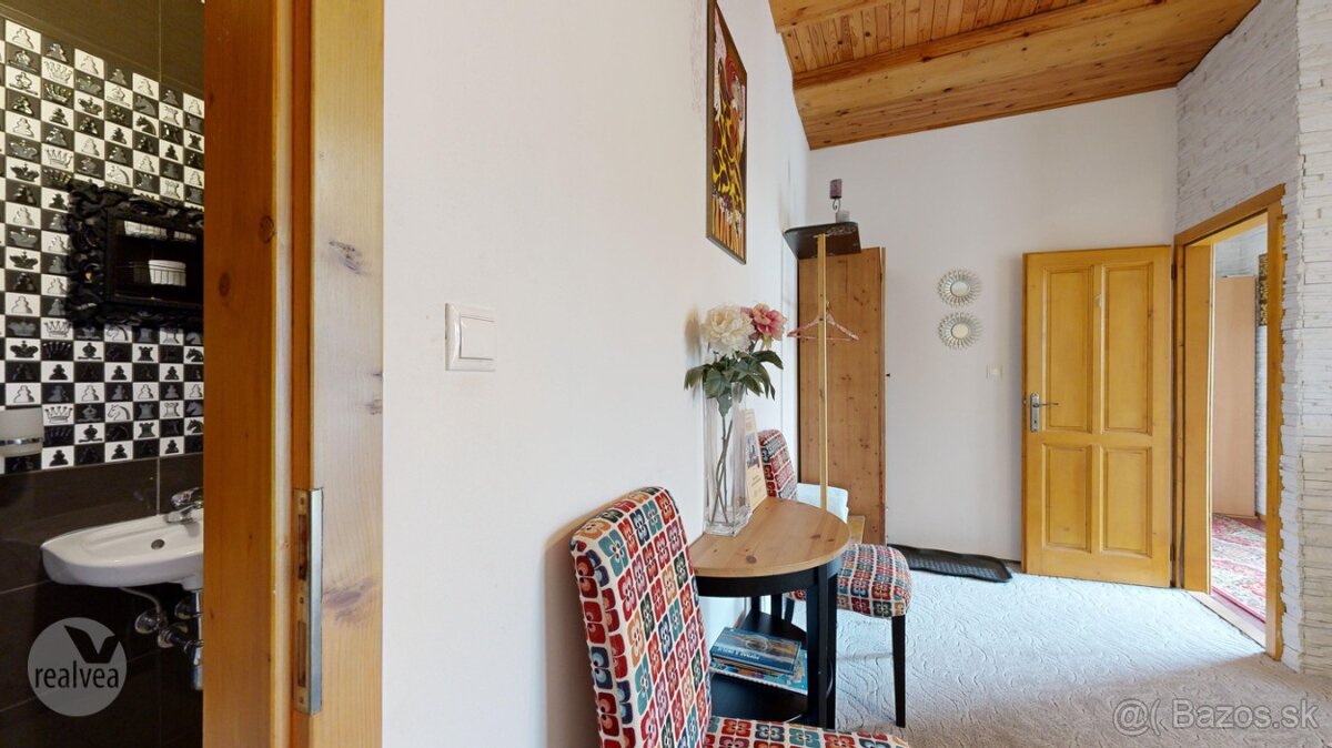 Na predaj 3 izbový byt s 2 kúpeľňami v multif. budove, Hôrka - 3