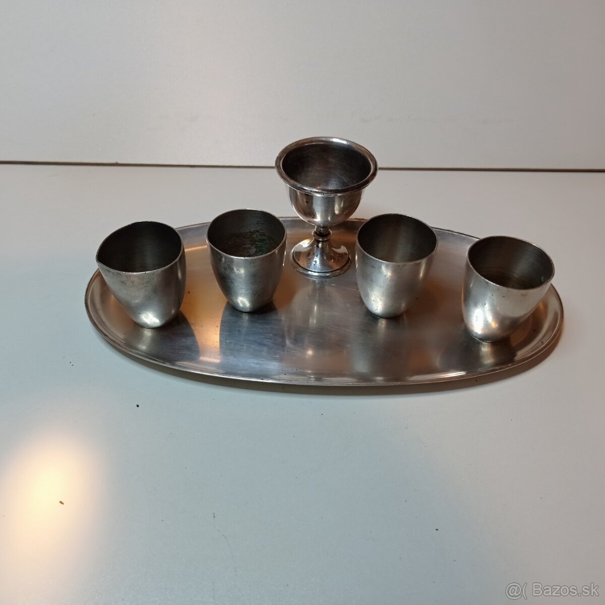 starožitná sada: alpaková tácka, štamprlíky - 3