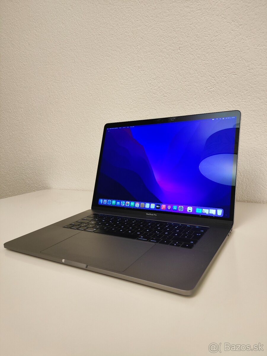 MacBook Pro 15" A1707 | i7 • 16GB • 512GB - 3