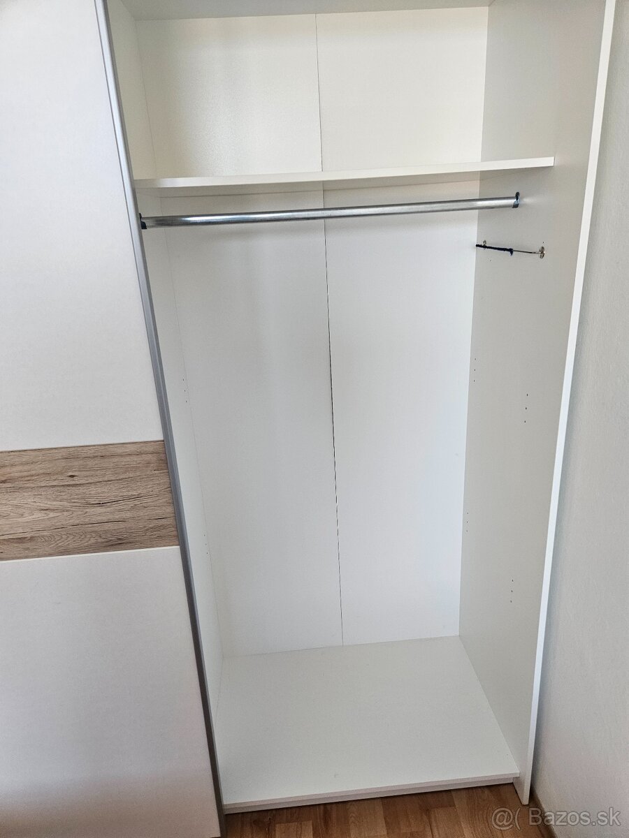 Skriňa + stolík - 3