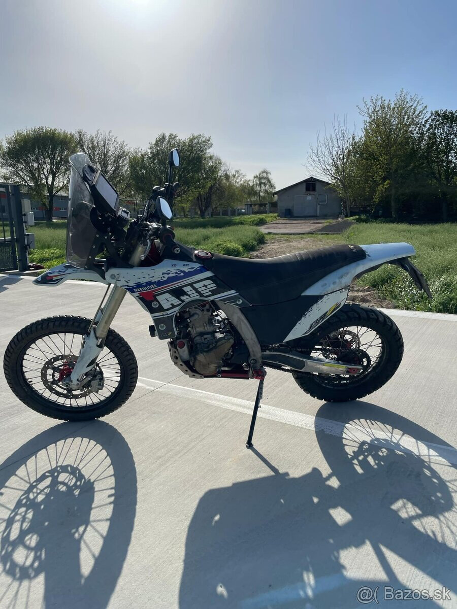 AJP PR7 2022 racing kit - 3