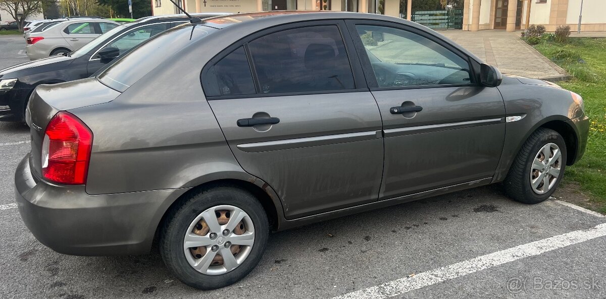 Hyundai Accent 2009 - 3