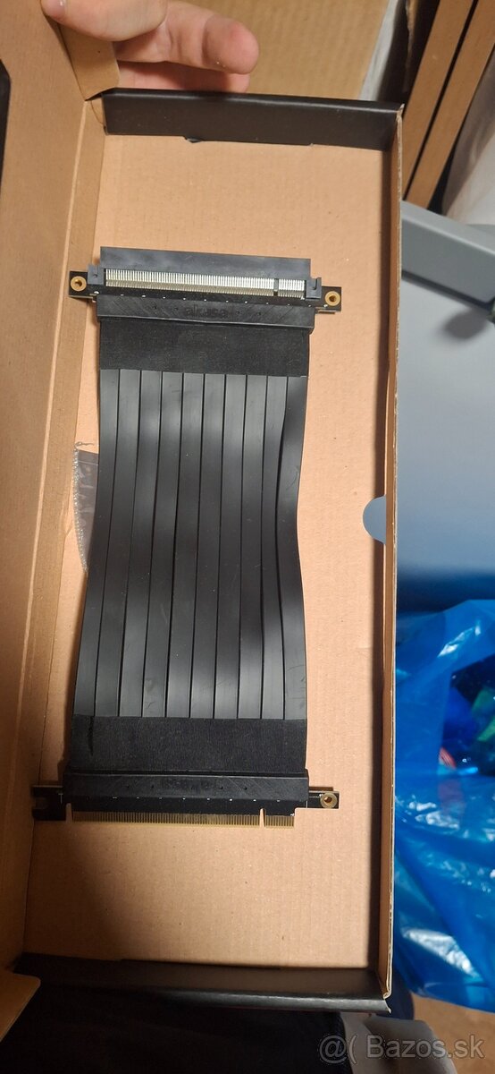 ČISTO NOVÉ PCIe riser káble a vertikálny držiak Akasa Riser - 3