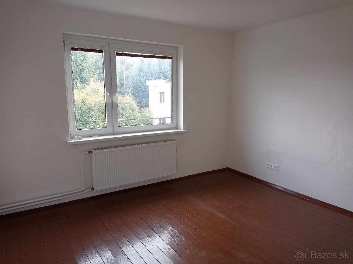 Prenájom menší 3-izbový byt v Brezne - 3