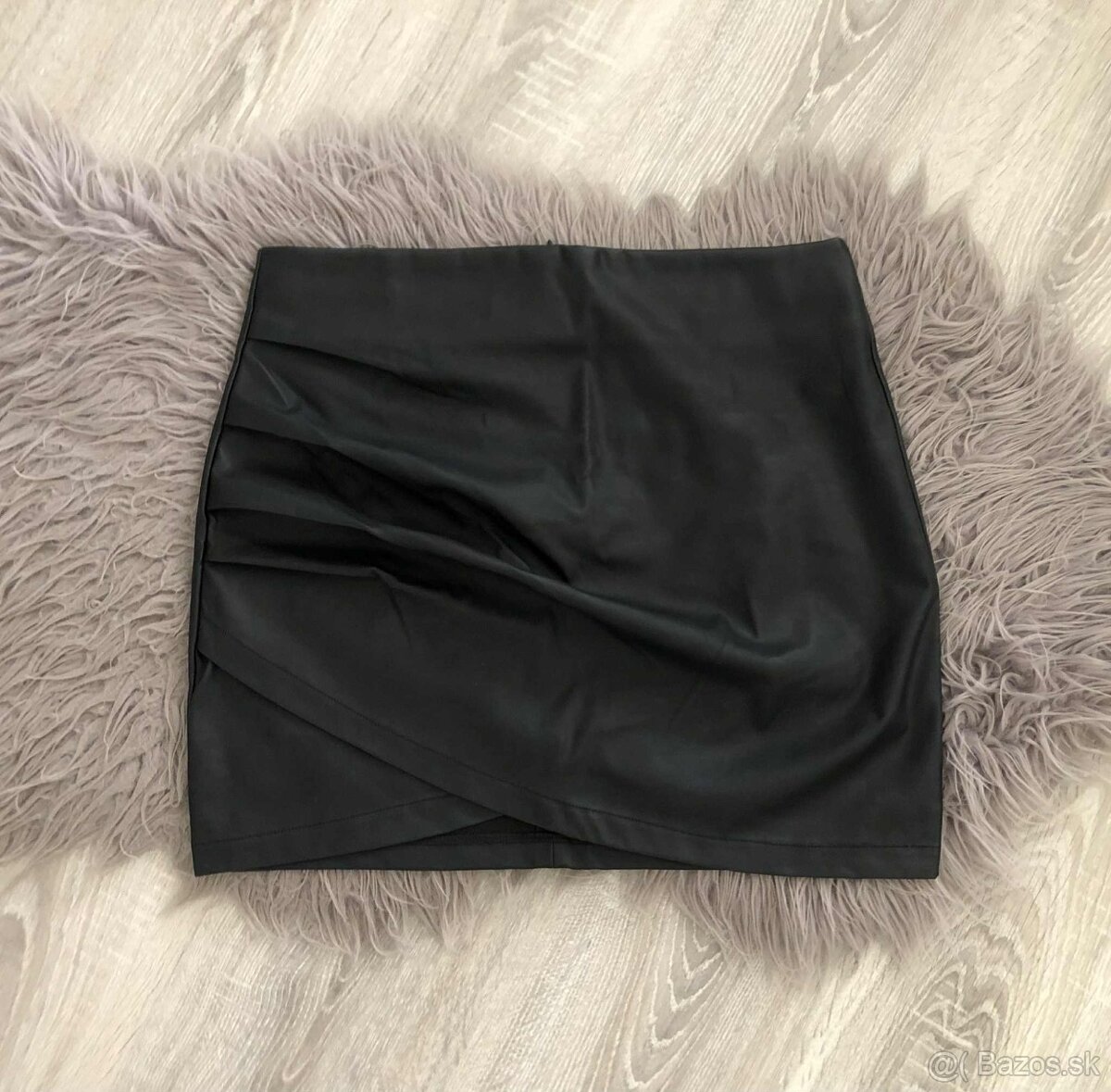 Koženková čierna sukňa, veľkosť L - 3
