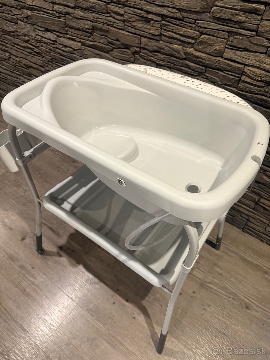 CHICCO Stolík prebaľovací s vaničkou - 3