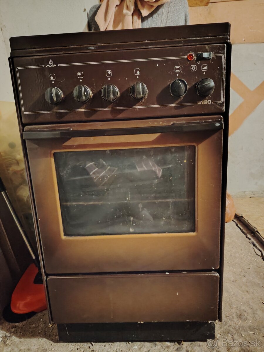 Predám plno funkčný sporák Mora - 3