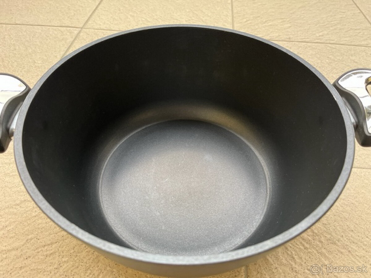 Hrniec s pokrievkou - 3