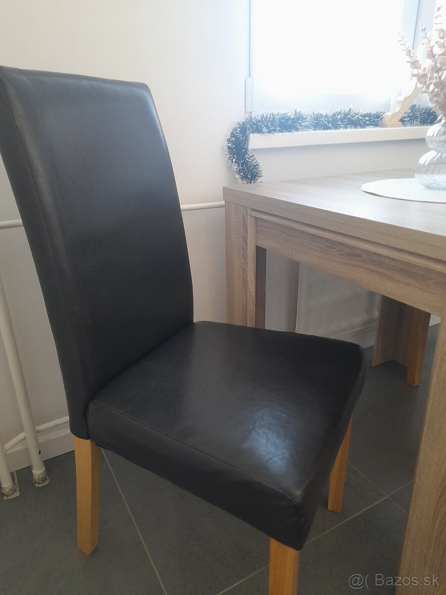 Stôl so stoličkami - 3